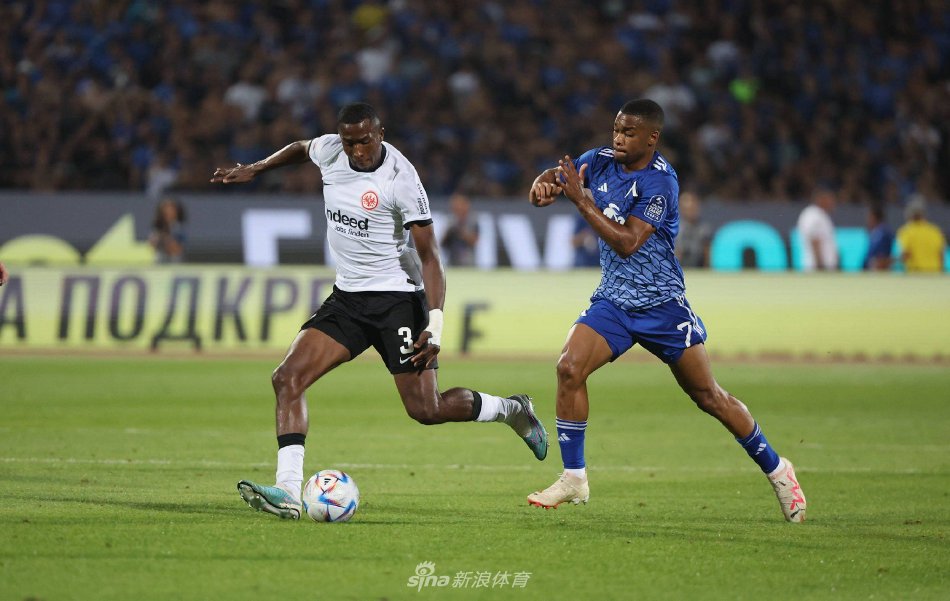 他都显得游 他都显得游