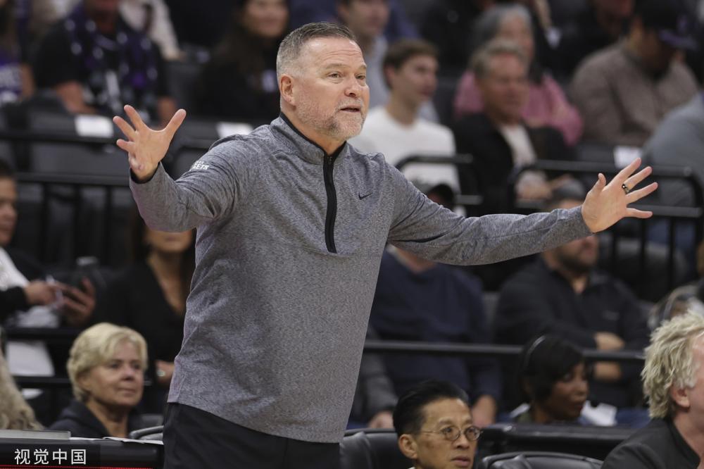 端暴露出一 端暴露出一